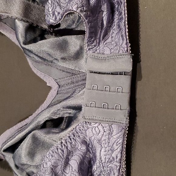 BALI Double Support Spa Closure Wireless Bra **NEVER WORN** - Picture 5 of 5